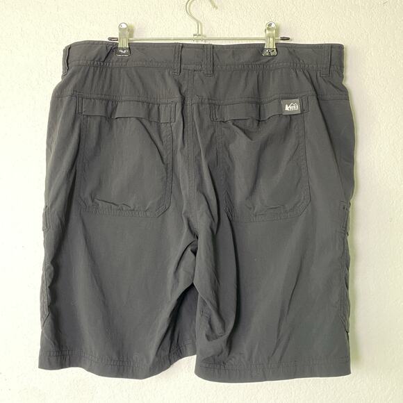 Womens REI co-op Black Relaxed Bermuda Shorts Size 14 Cargo Hiking Utility - Picture 2 of 9